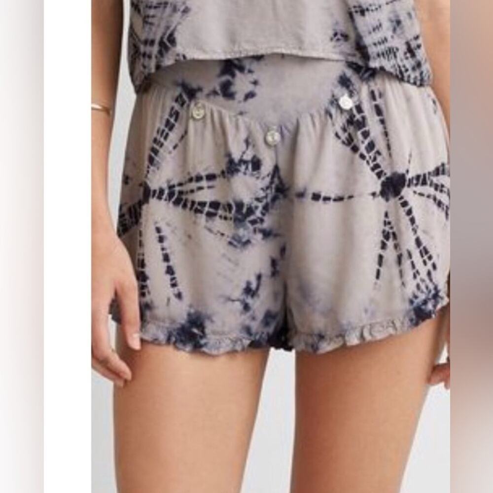 American Eagle Outfitters Stylish Tie-Dye Women Shorts size Large